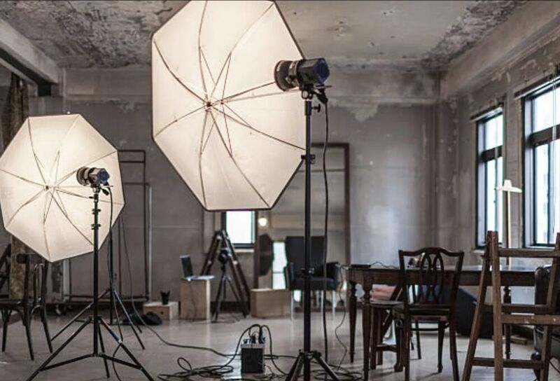 Studio photo avec parapluies d’éclairage